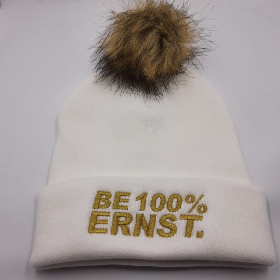 "BE 100% ERNST." Beanie Weiß mit Bommel
