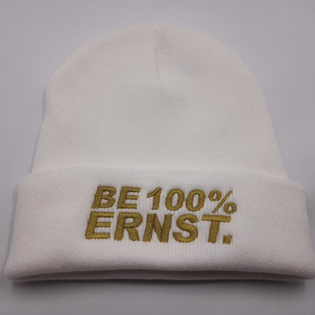"BE 100% ERNST." Beanie Weiß