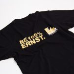 "BE 100% ERNST." Kinder T-Shirt